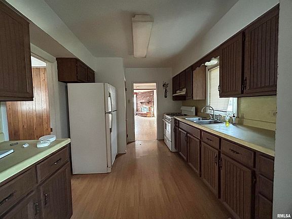3rd image of 337-339 S Lewis Ln #2