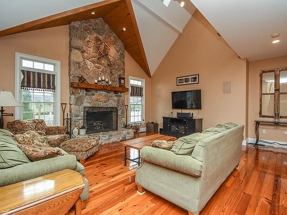 3rd image of 23 Fairfield Cir