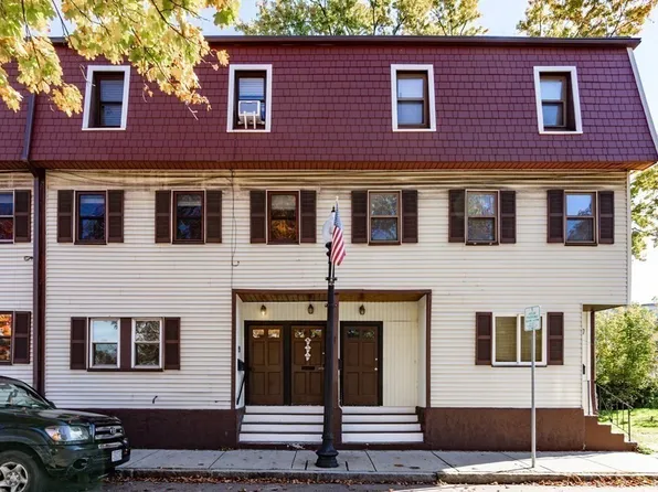 19 Berwick St, Melrose, MA 02176