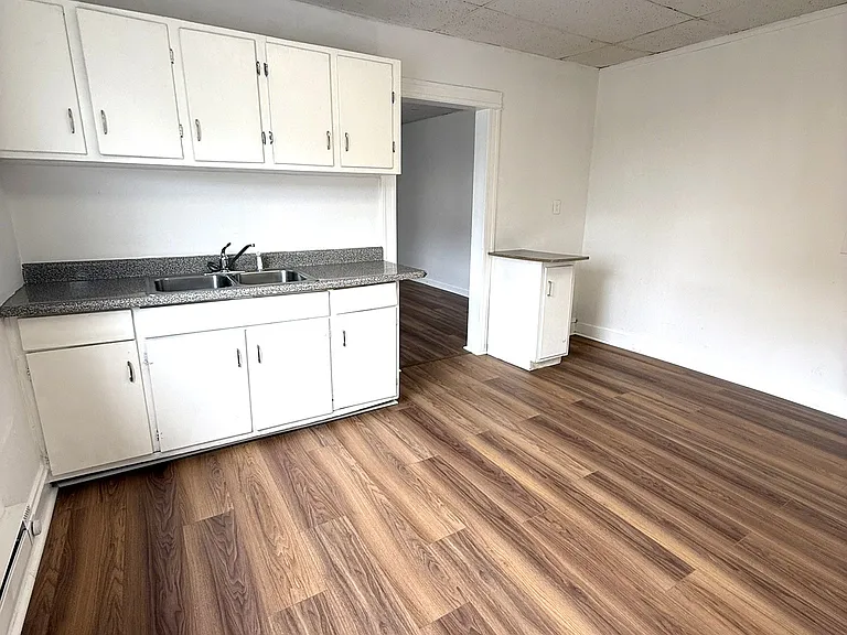 700 Throop St #2 — Photo 5