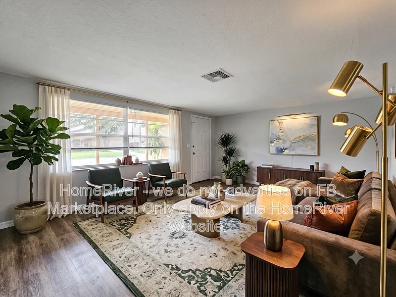 3 bed, 2.0 bath, 1310 sqft, $1,805 — Photo 2