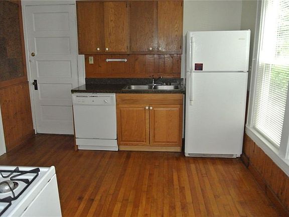 5th image of 722 Westcott St