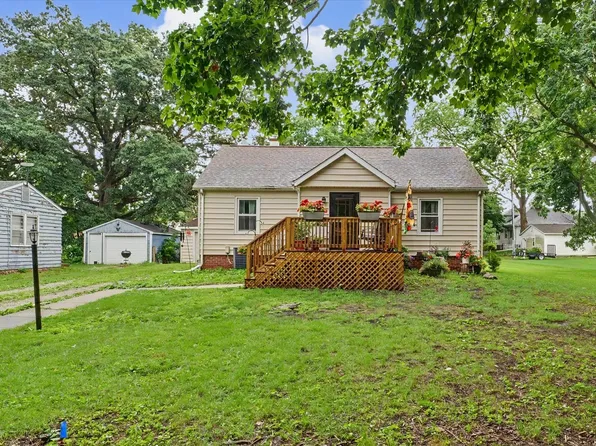 406 S 4th St, Saint Joseph, IL 61873