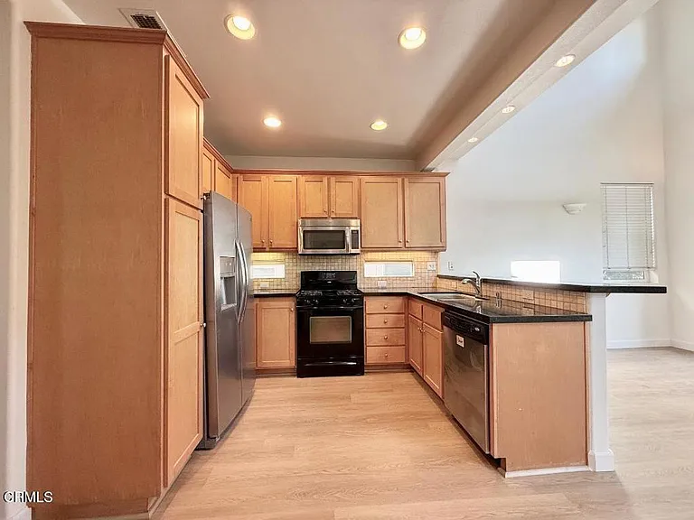 533 E Port Hueneme Rd — Photo 12