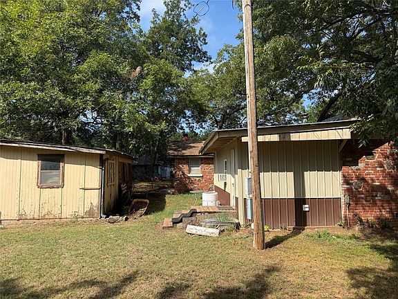 3rd image of 415042 E 1097th Rd