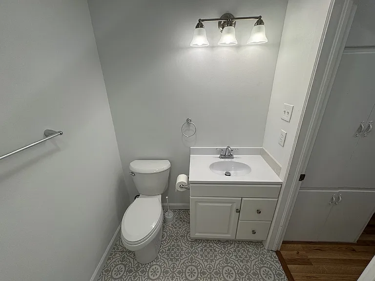 2318 Fenwick Dr — Photo 17