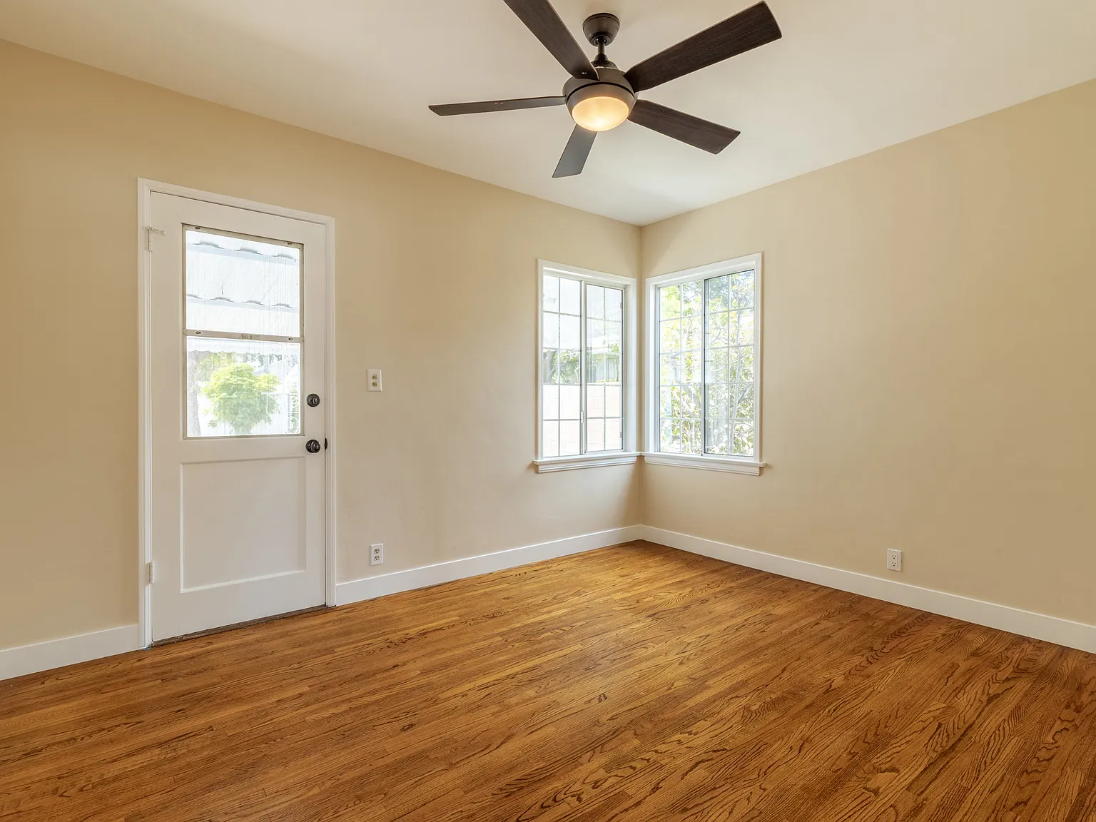2 bed, 874 sqft, $4,000 — Photo 3