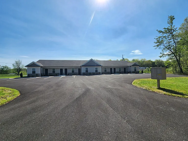 400 Jessie Dr — Photo 1