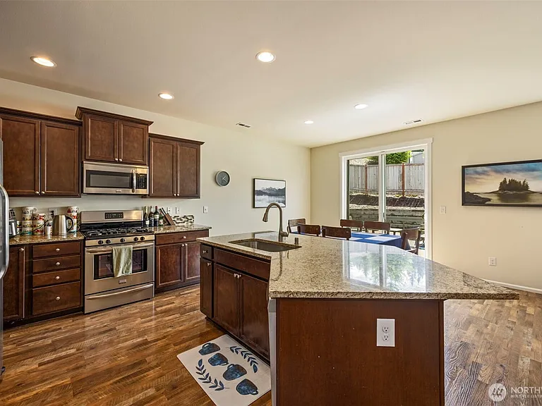6605 Svea Ct NE — Photo 12