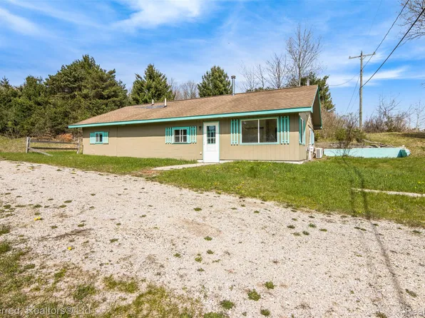 1734 Frankfort Hwy, Frankfort, MI 49635