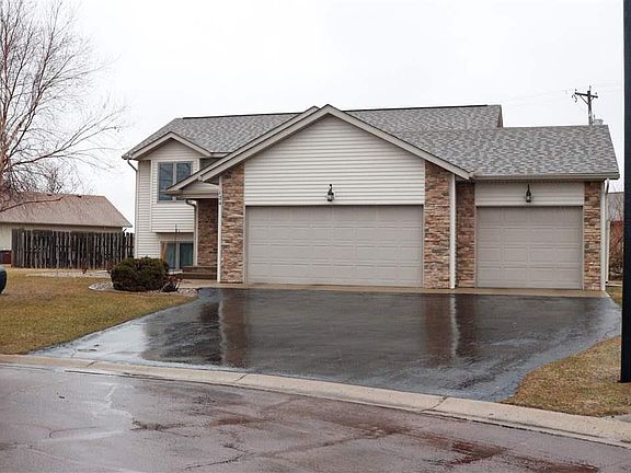 2nd image of 124 Thissen Ct