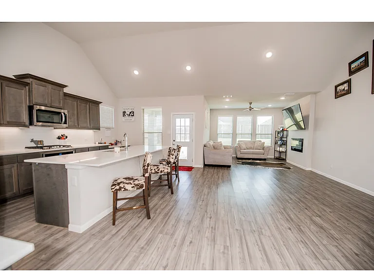 643 Hazeltine Rd — Photo 17