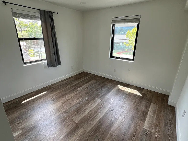 239 12th Pl NE #3 — Photo 11