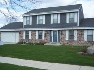 188 W Acorn Dr, Grafton, WI 53024