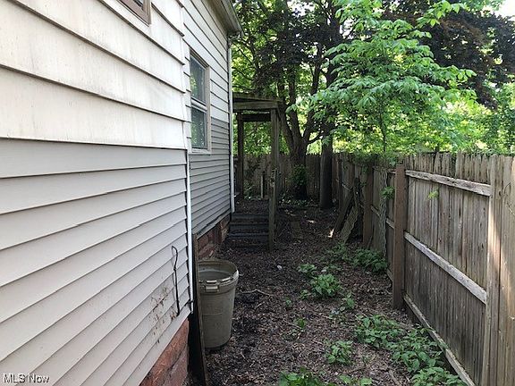 4th image of 2952 E 65th St