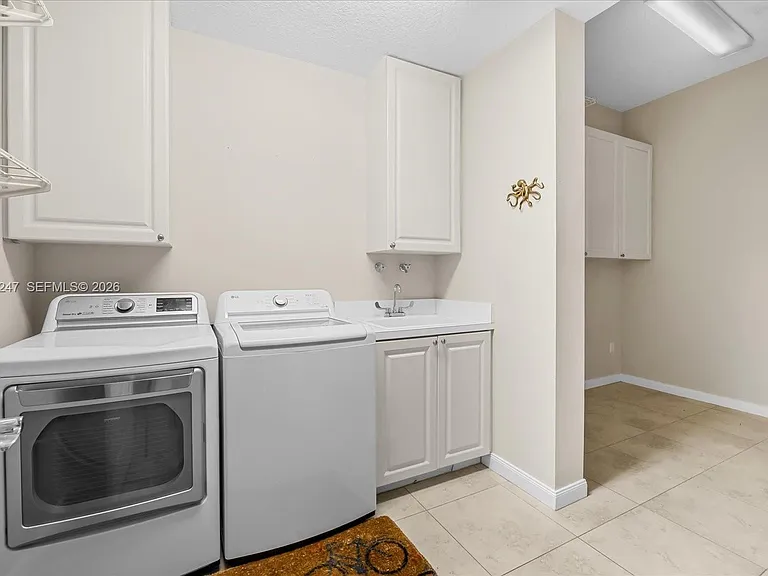38 Harbour Isle Dr #104 — Photo 25