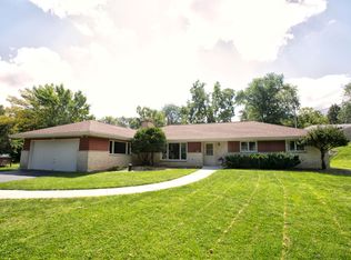16585 Siesta Ln, Brookfield, WI 53005