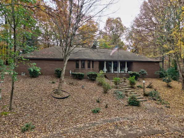 702 Lake Hills Dr, Trenton, GA 30752