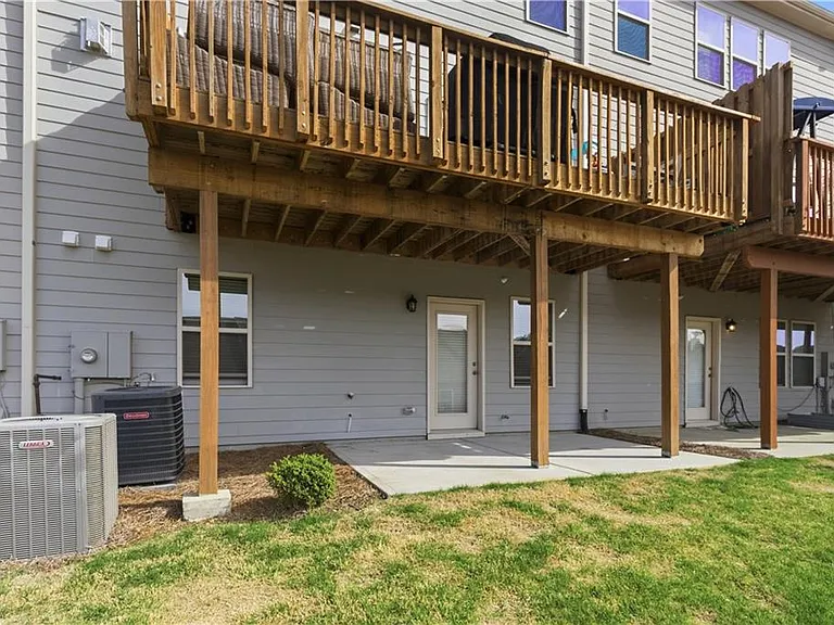 1339 Endicott Ct — Photo 37
