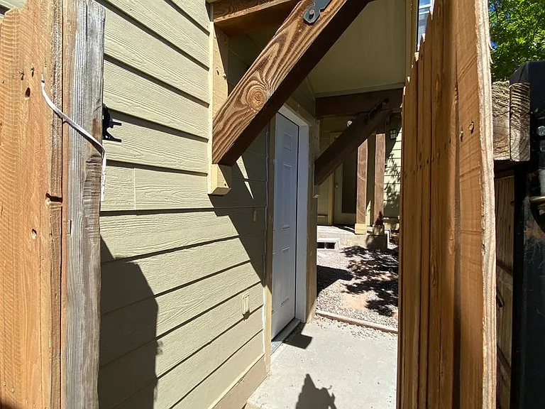 1402 E Scarlet Dr #1/2 — Photo 2