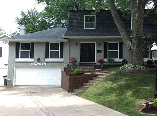 1572 Forest Hills Rd, Bettendorf, IA 52722