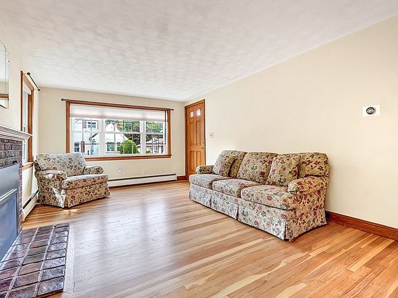 4th image of 14 Centre Ln