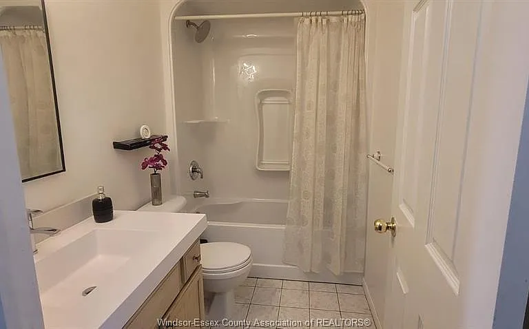 2680 Teedie Cres — Photo 9