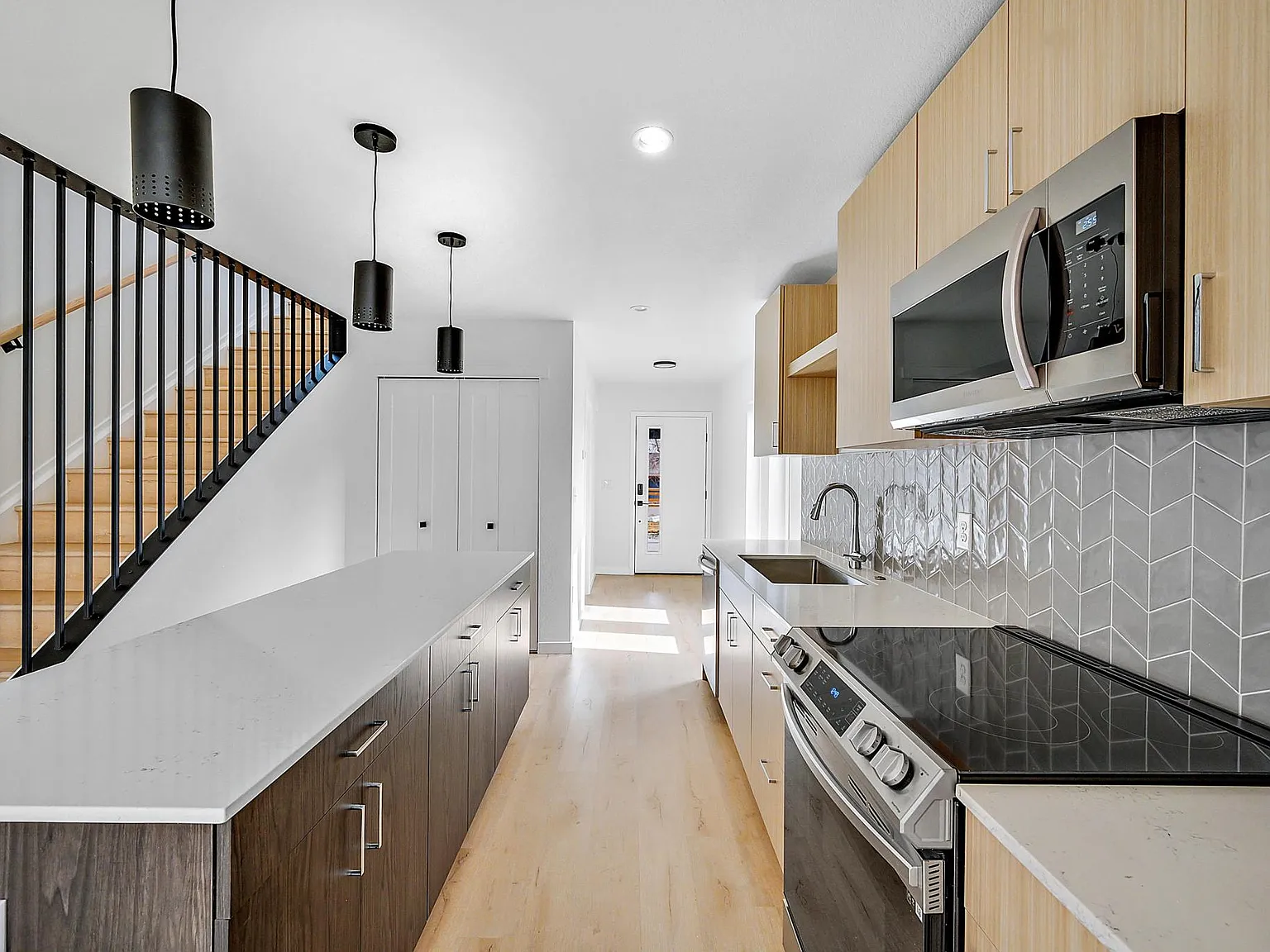 3 bed, 2.5 bath, 1437 sqft, $3,500 — Photo 4