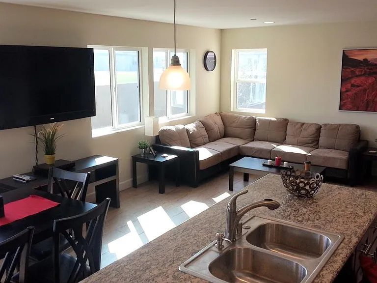 2068 Wallace Ave #B — Photo 5