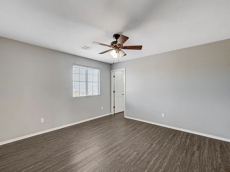 6637 Cliff Shore Ct — Photo 51