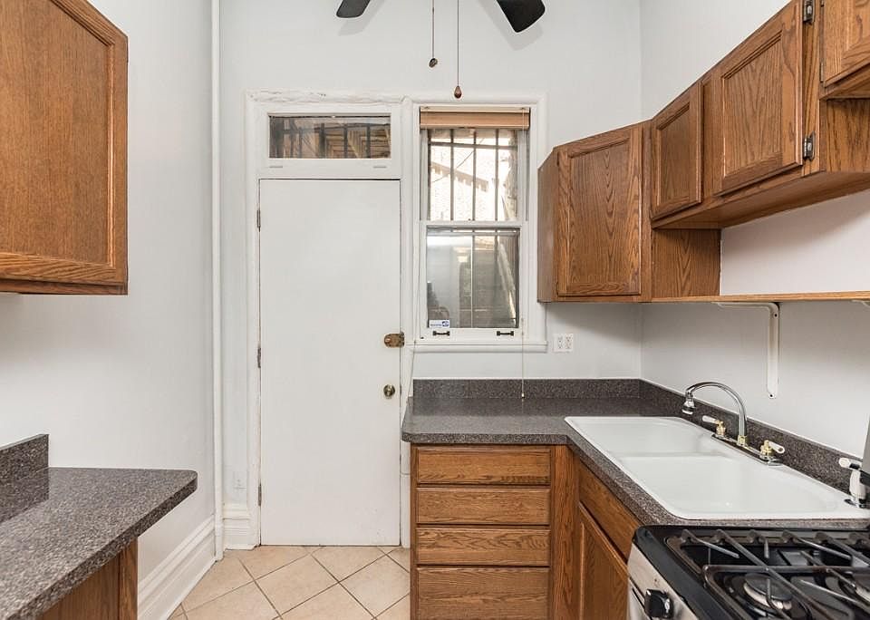 1st image of 1849 N Lincoln Ave #2W