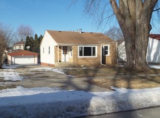 240 Charles St, Carpentersville, IL 60110