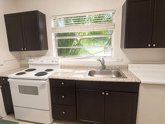 2nd image of 805 SW 3rd St APT 2