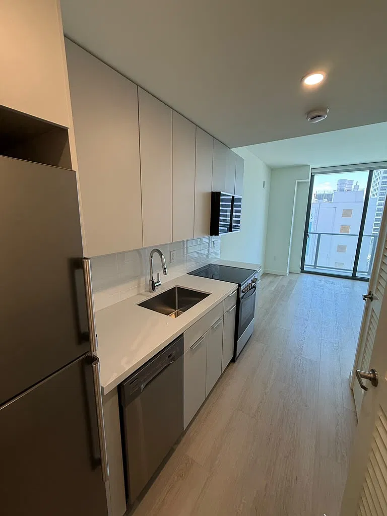 Studio, 405 sqft, $1,960 — Photo 1
