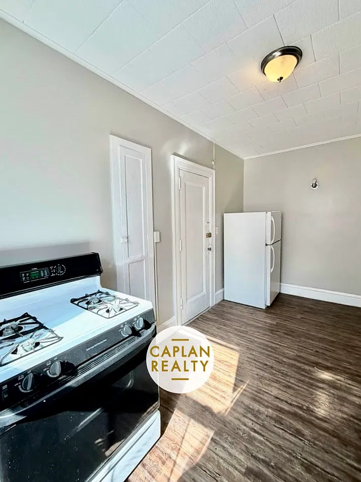 1 bed, 900 sqft, $1,600 — Photo 4