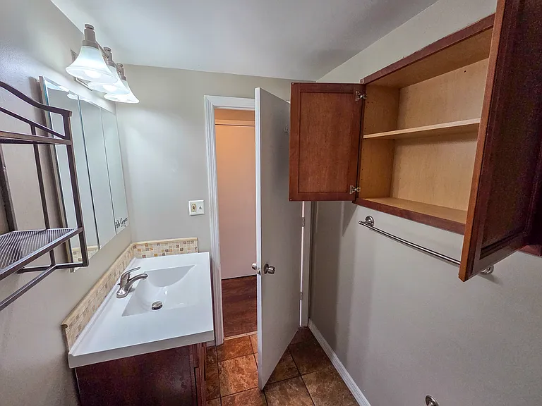 151 Mahoning Dr — Photo 20