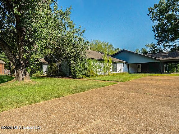 2nd image of 201 Country Cove Cir