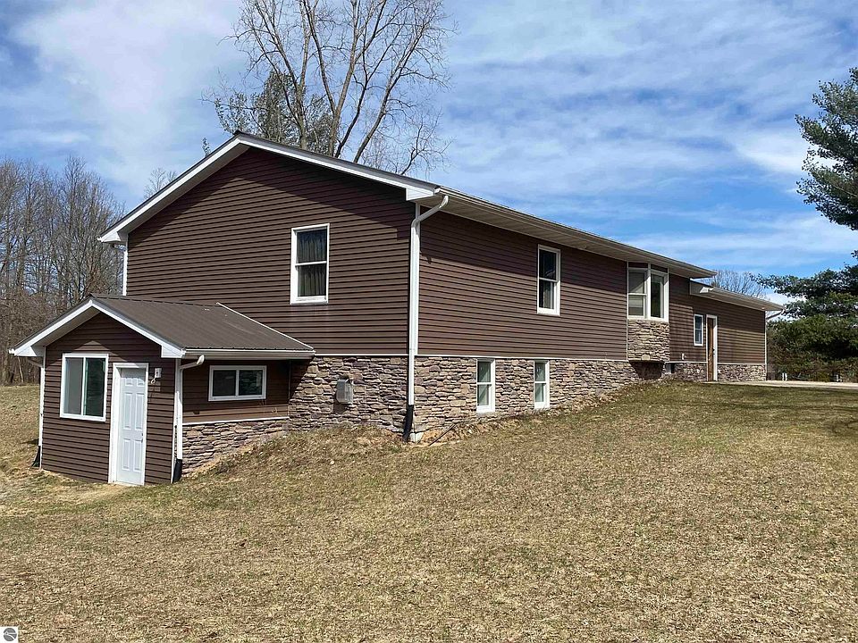 330 W Broomfield Rd, Mount Pleasant, MI 48858 Zillow