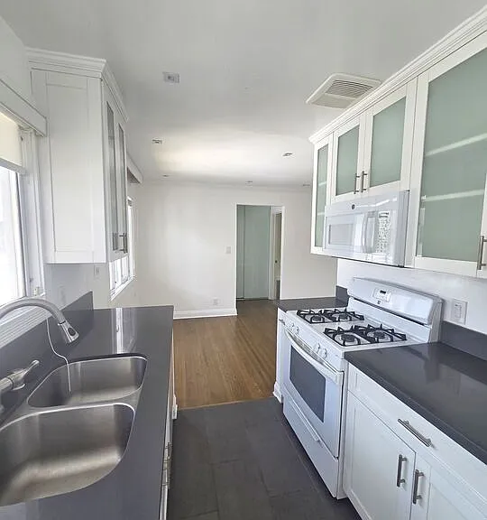 134 San Vicente Blvd #C — Photo 7