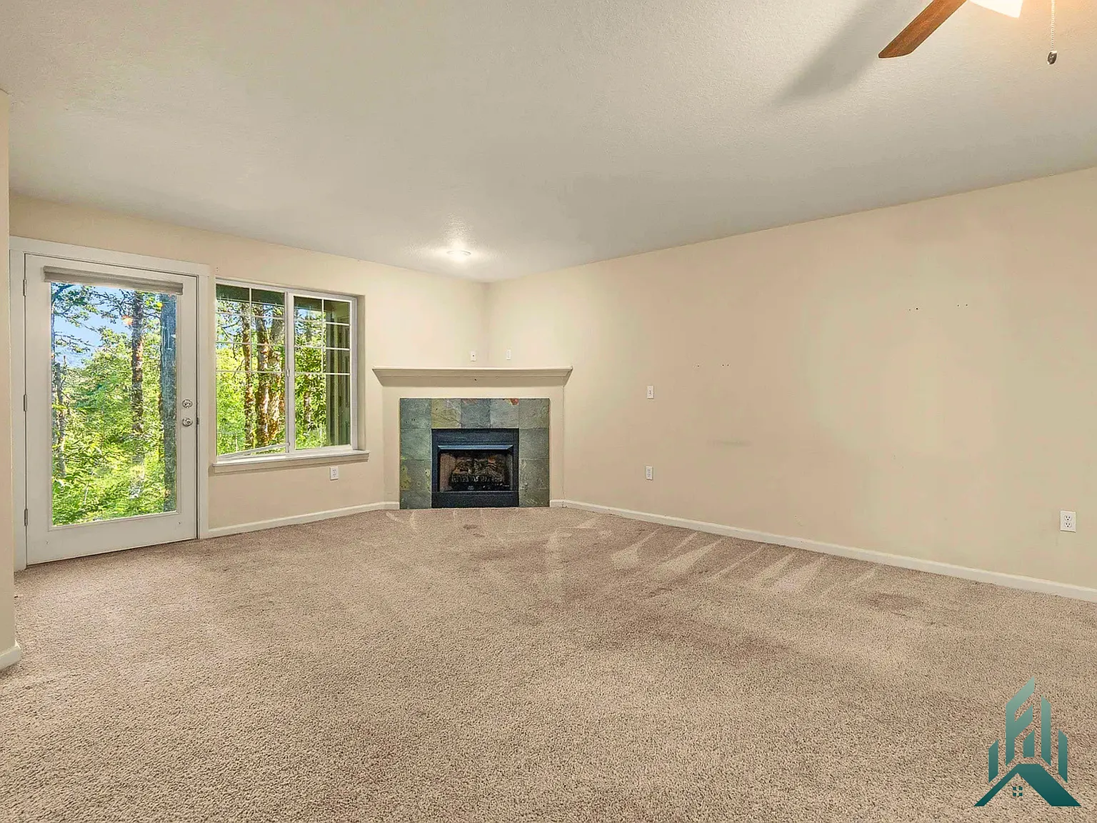 2 bed, 839 sqft, $1,995 — Photo 2