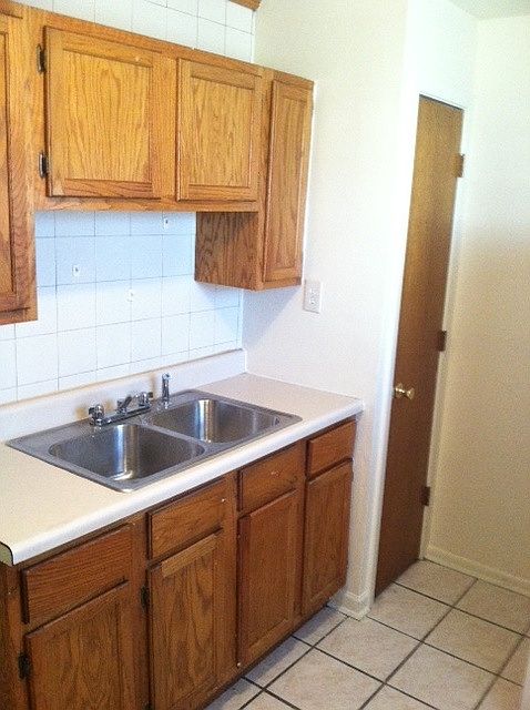 2nd image of 858 8th St W