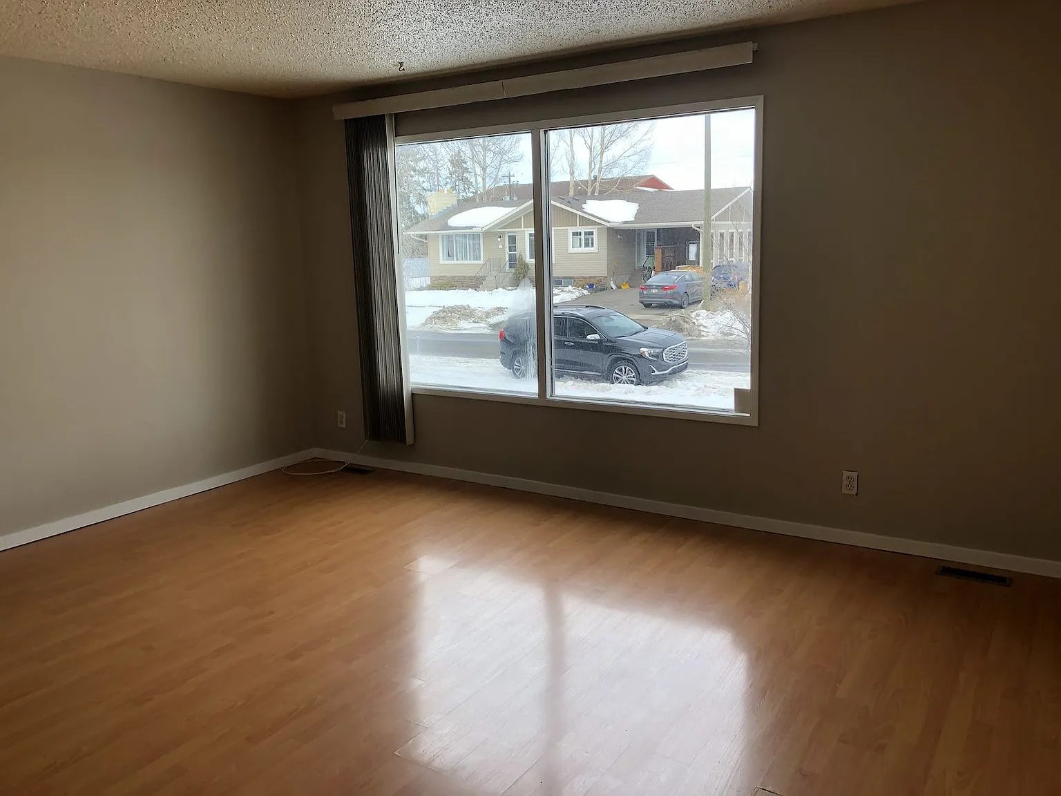521 2nd Ave NE, Airdrie — Photo 2