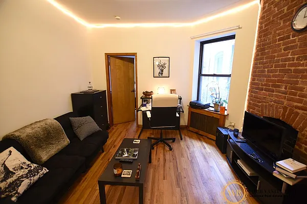 Rented by Your Vanity Realty | media 19