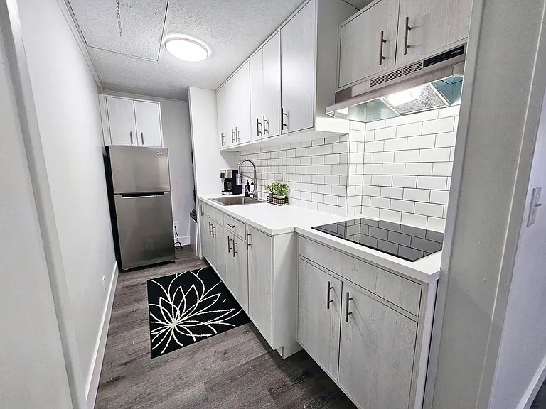 Pine Grove Apartments — Photo 17