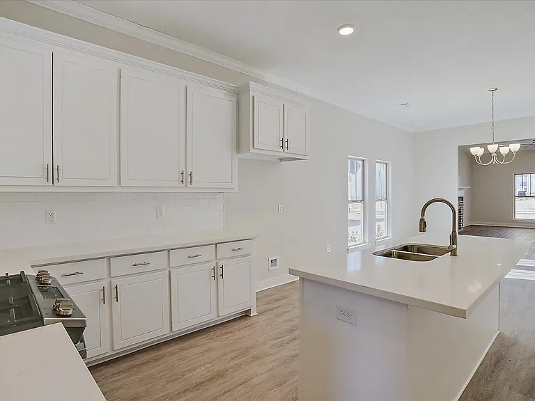 707 Heartwood Ln — Photo 12