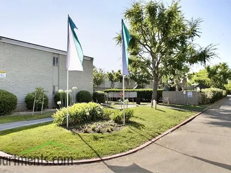 Markston Apartments — Photo 11