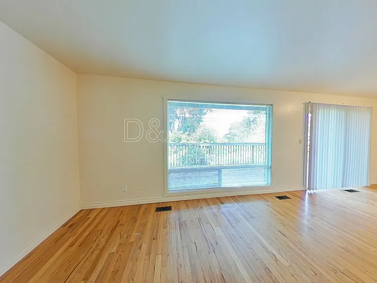 3725 SW Hilltop Dr — Photo 3