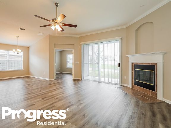 4th image of 1819 Hollow Glen Dr