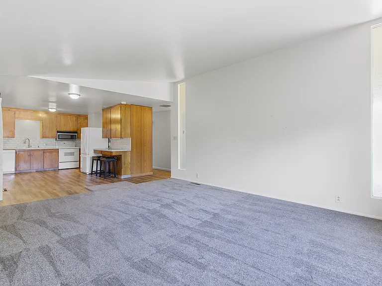 2044 Sunrise Cir — Photo 11