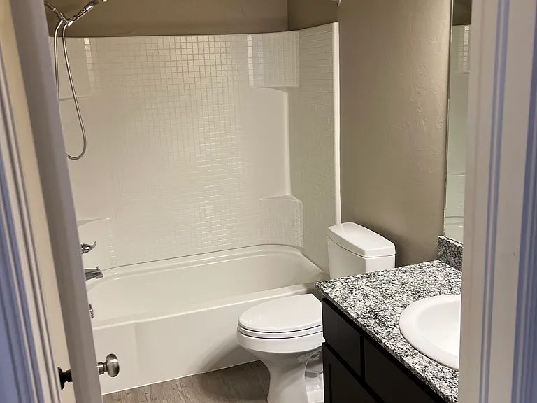 122 Ashley Dr — Photo 4